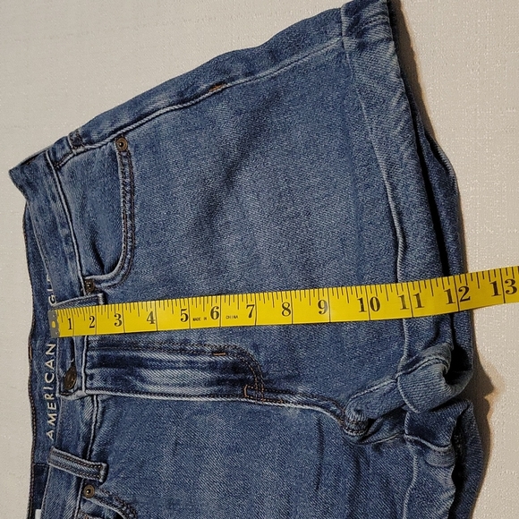American Eagle medium wash rolled cuff mom short size 00 - Picture 3 of 6